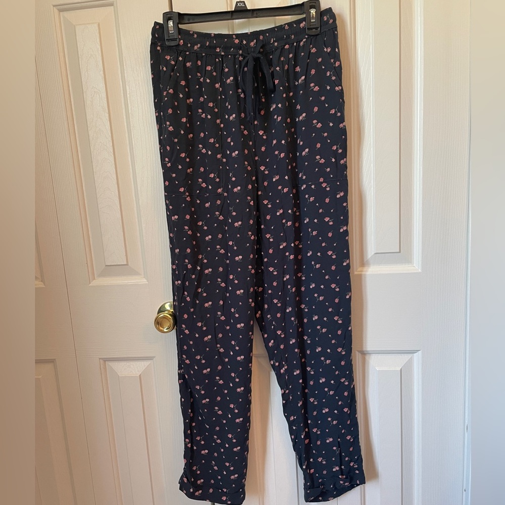 American Eagle size M Floral Joggers